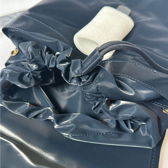 NWOT Rains Bucket Bag Backpack in Ink Patent Blue with Shine RARE COLOR Unisex - Picture 6 of 6